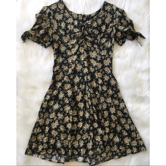Caren Desiree & Co Dresses & Skirts - Caren Desiree & Co Vintage Floral A-Line Dress